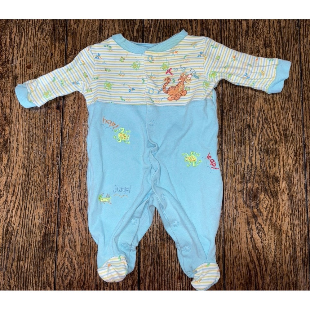 Vintage/Y2K Disney Winnie the Pooh tigger embroidered sleeper 0/3 months